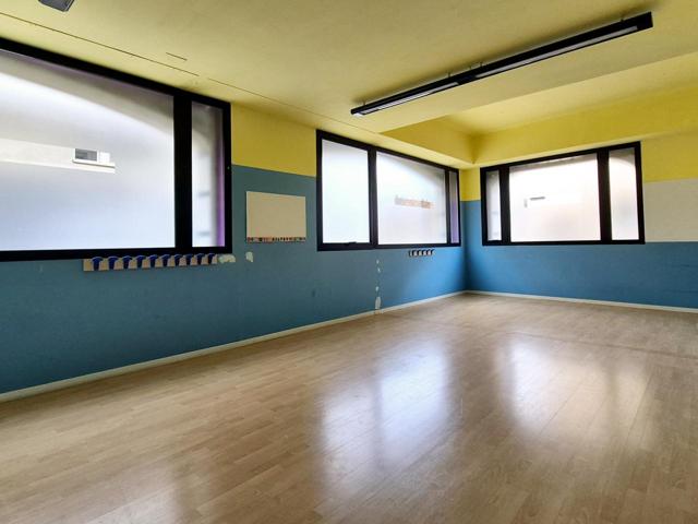 LOCAL 266 m2 CANTONER DAVANT ESCOLA PIA photo 0