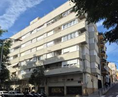 GRAN PIS CANTONER DE 115 m2 AMB 4 HAB I 2 BANYS AL CARRER FARADAY A 100 METRES DE LA PLAÇA DEL PROGRES photo 0