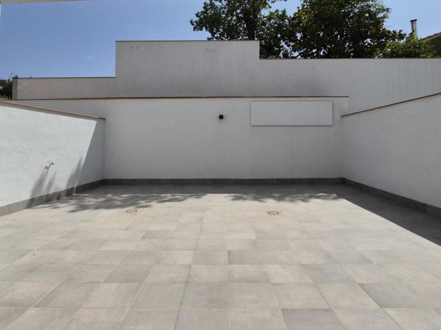 MAGNIFICA PLANTA BAIXA DE 152 m2 i 4 HAB OBRA NOVA AMB PATI 52 m2 A PERE PARRES photo 0