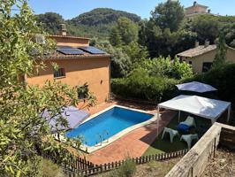 TORRE SEMINUEVA DE 291 m2 EN PARCELA 800 m2 CON PISCINA EN VACARISSES photo 0