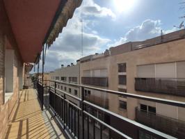 DE 137 m2 AMB 4 HAB I BALCO 10 m2 OEST AL CARRER IRENEU A 50 METRES RAMBLA photo 0