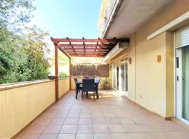 130 m2 DE 4 HAB AMB PATI 30 m2 PEU DE MENJADOR INCLOU PARQUING I GRAN TRASTER photo 0