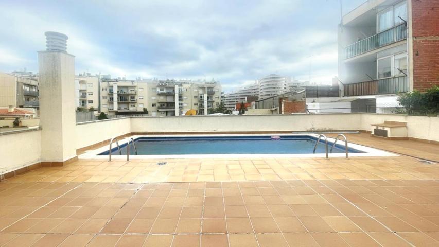 DE 3 HAB 108 m2 AMB PATI 40 m2 PARKING, TRASTER i PISCINA COMUNITARIA A SANT PERE!! photo 0