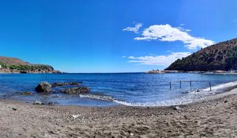 La playa a un lado y la tranquilidad al otro lado photo 0