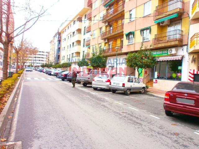 Local En venta en Calle Paseo De La Estación, Navalmoral De La Mata photo 0