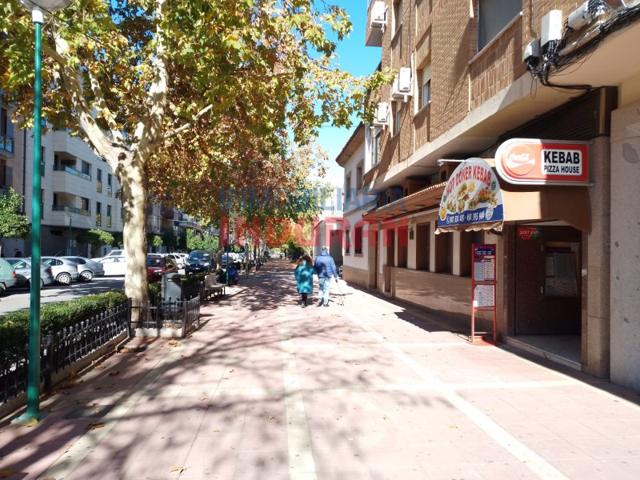 Local En venta en Calle Paseo De La Estación, Navalmoral De La Mata photo 0