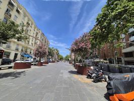 Piso con encanto en Sants-Badal con parking y vistas despejadas photo 0