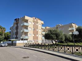 GRAN PISO JUNTO AL MAR CON RECINTO Y DOS PISCINAS!! photo 0