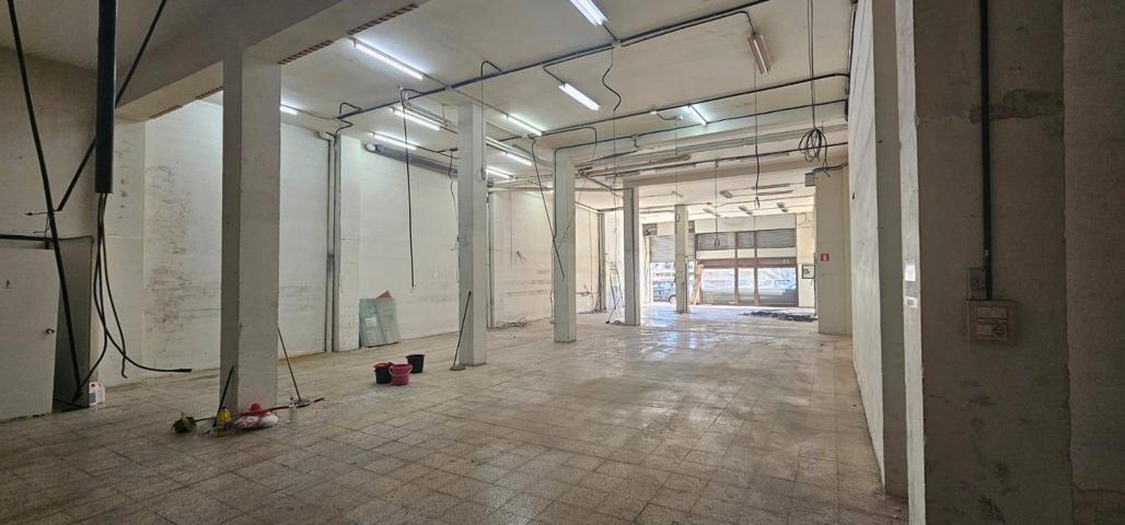 Local en el Clot de les Granotes 400m2 photo 0