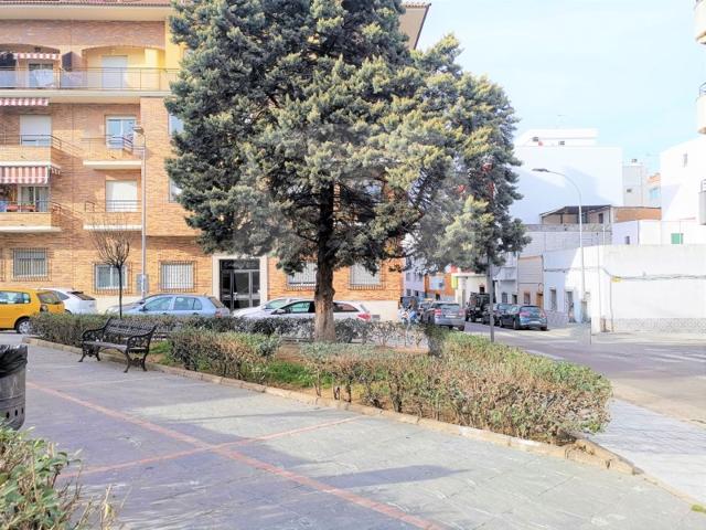Local En venta en Badajoz photo 0