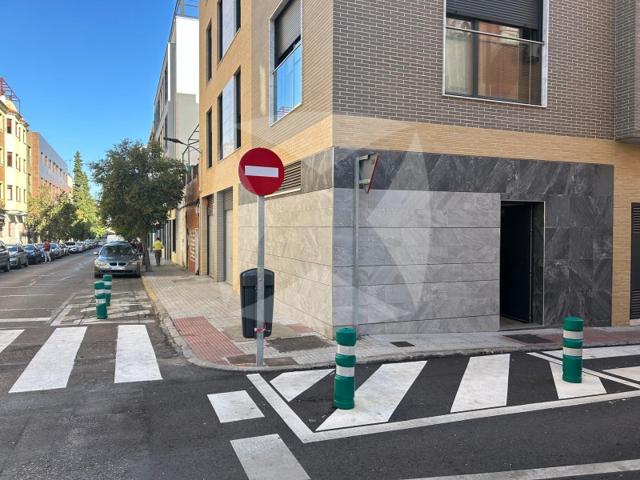 Local En venta en Badajoz photo 0