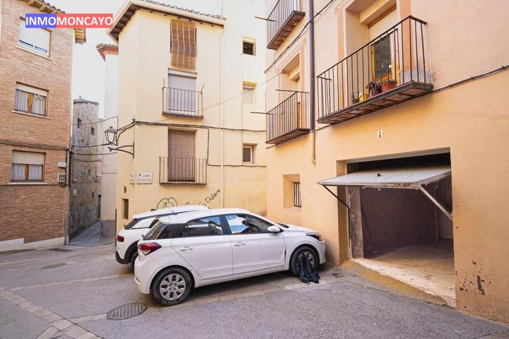 Se vende garaje con local próximo al Ayuntamiento photo 0