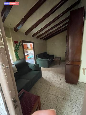 SE VENDE AMPLIA CASA EN NOVALLAS (ZARAGOZA) photo 0