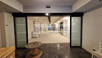 AMPLIO LOCAL COMERCIAL EN EL CASCO VIEJO photo 0