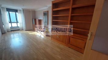 Piso En alquiler en Orcasitas, Madrid photo 0