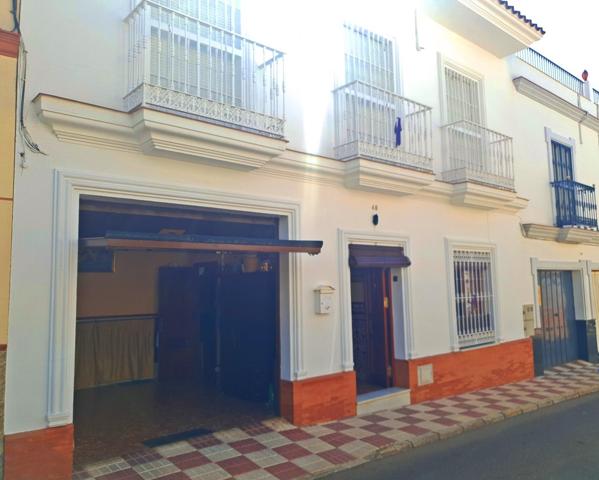 Estupendo adosado de 214m2 con cochera y 5 Habitaciones. photo 0