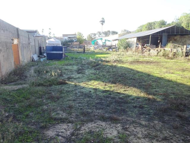 Solar con nave, local, piso y finca urbana industrial de 1.430 M2. photo 0