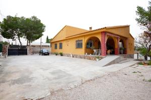 Chalet con parcela en El Rebolledo (Alicante) photo 0