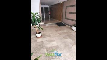 Se alquila piso en zona de céntrica de Almuñécar photo 0