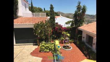 Casa - Chalet en venta en La Herradura de 200 m2 photo 0