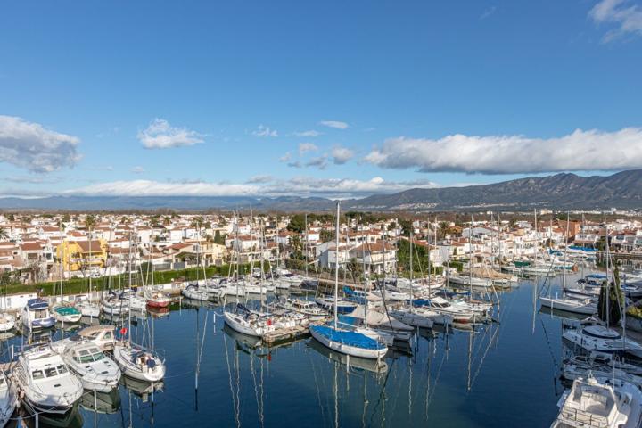 Magnifico Estudio en Port Grec, Empuriabrava, con vistas al canal y a la montaña. photo 0