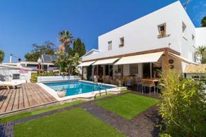 Deslumbrante chalet con piscina en Empuriabrava photo 0