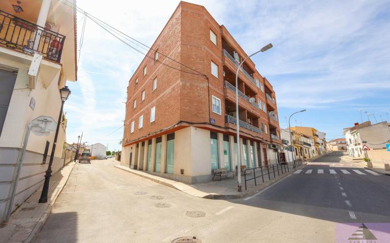Local En venta en Manuel Martinez Acedo, 1, Centro, Estremera photo 0