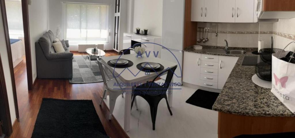 Apartamento amueblado reformado con todo lujo de detalles con plaza de garaje y bodega photo 0