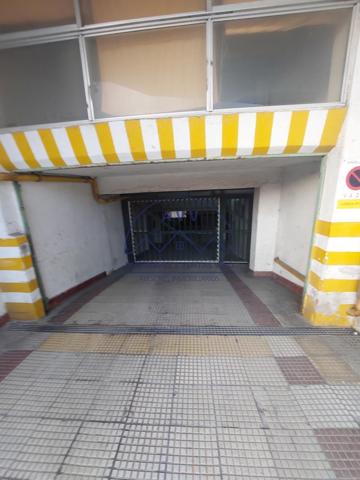 Plaza de garaje amplia, con puerta automatica con mando, entrada por calle Colombia photo 0