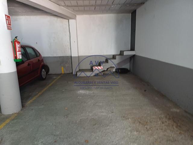 Plaza de garaje muy amplia, para coche grande y moto, a lado del centro Medico de la Doblada, de fácil acceso photo 0