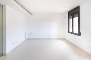 PISO EN VILA DE GRACIA photo 0