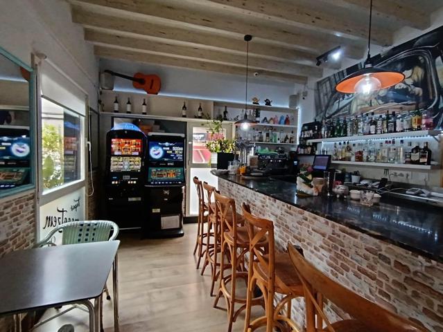 Bar-Restaurante en traspaso en la plaza de España de Andratx photo 0