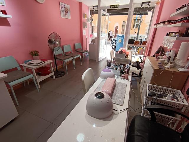 Se traspasa salón de uñas y masajes en el centro de Palma, zona La Missió. photo 0