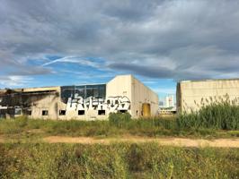 Se vende suelo industrial con nave photo 0