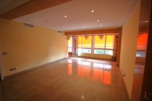 Oportunidad de Venta: Elegante Piso Reformado en Benalua, Alicante photo 0