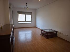 Amplia Vivienda de Tres Dormitorios en el Corazón de la Ciudad photo 0