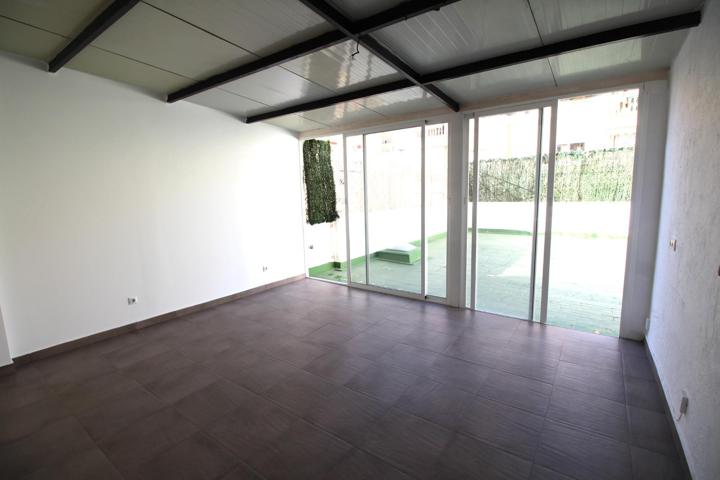 Casa en Venta en Alicante: Amplios Espacios y Comodidad photo 0