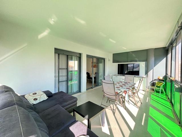 ALQUILER VACACIONAL .Apartamento esquinero con gran terraza. photo 0