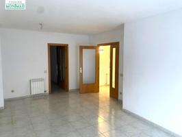 PISO DE TRES DORMITORIOS EN EL CENTRO DE SANT PERE DE RIBES photo 0