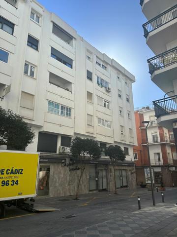 BUEN PISO EN PLENO CENTRO DE ALGECIRAS CON PLAZA DE GARAJE¡¡ photo 0