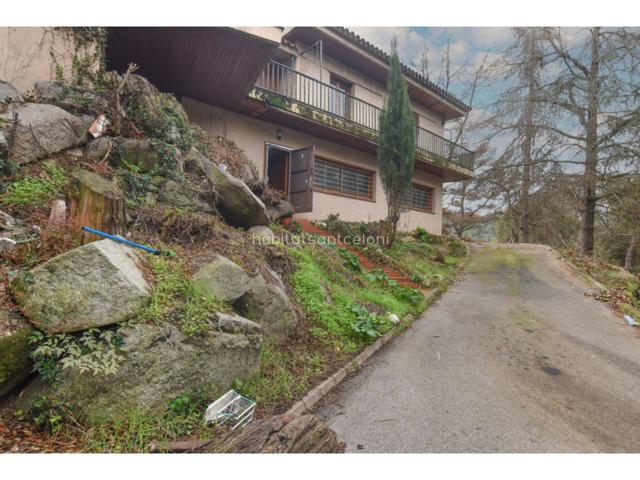 Casa en venta en La Roca del Valles, OCUPADA photo 0