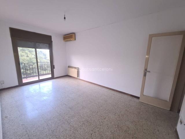 Piso en venta en Sant Celoni photo 0