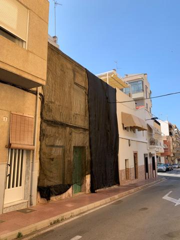 Edificio con parcela en venta. photo 0
