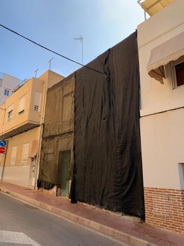Edificio con parcela en venta. photo 0