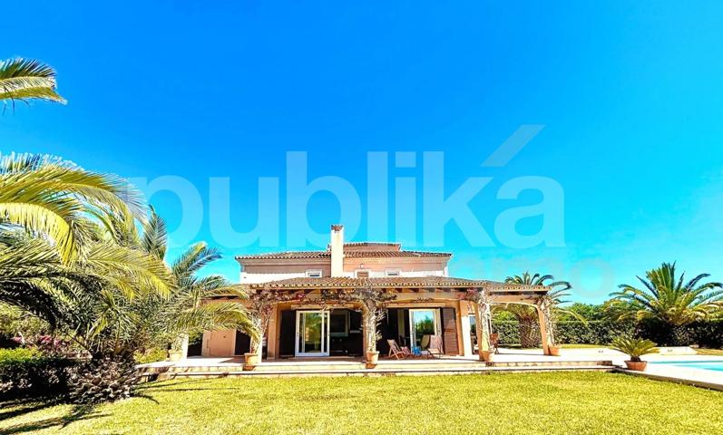 Confortable Villa con gran jardín y piscina privada lista para el verano photo 0
