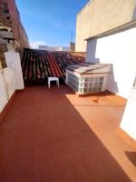 Piso semirreformado en primera planta con terraza privada photo 0