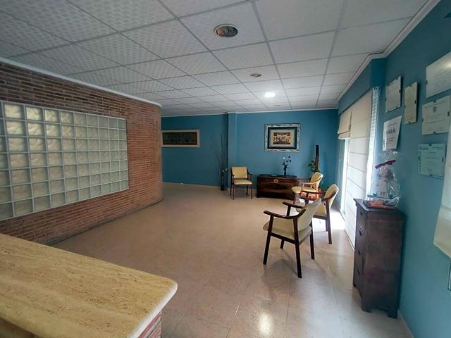 OFICINA CON 200 M2  PARA ENTRAR EN ZONA AMBULATORIO photo 0