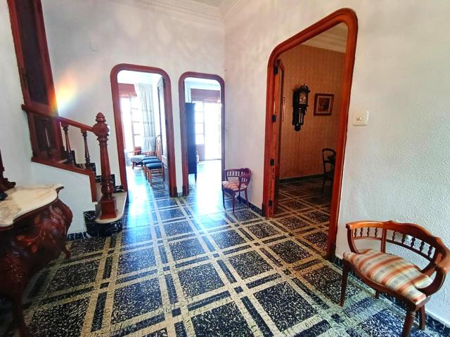 Céntrica casa con gran garaje en Oliva photo 0