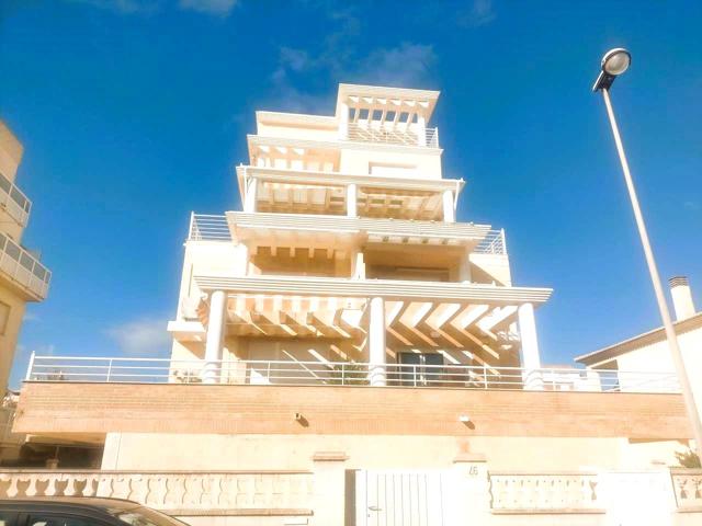 APARTAMENTO CON GRAN TERRAZA Y parking A 20 METROS DEL MAR photo 0