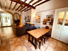 PRECIOSA CASA CON CARÁCTER EN OLIVA photo 0